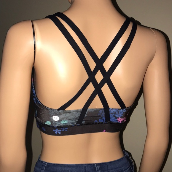 Lulu lemon Energy Bra Size 4 - Picture 3 of 5